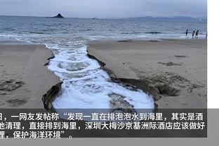 争议？此前利物浦进攻，厄德高禁区内用手停球裁判未判